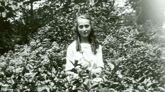 Josephine Esther "Estée" Mentzer in a garden as a child, 1919.